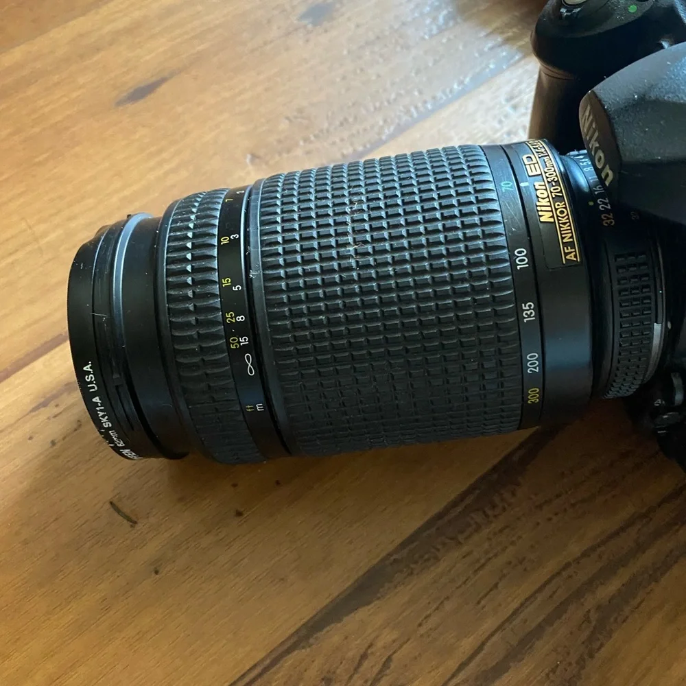Nikon d50 selling